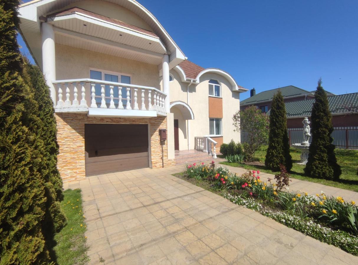 Дом С Бассейном И Сауной Villa Boryspilʼ Exteriör bild