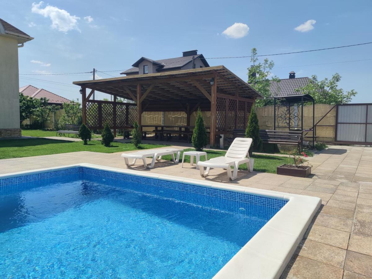 Дом С Бассейном И Сауной Villa Boryspilʼ Exteriör bild